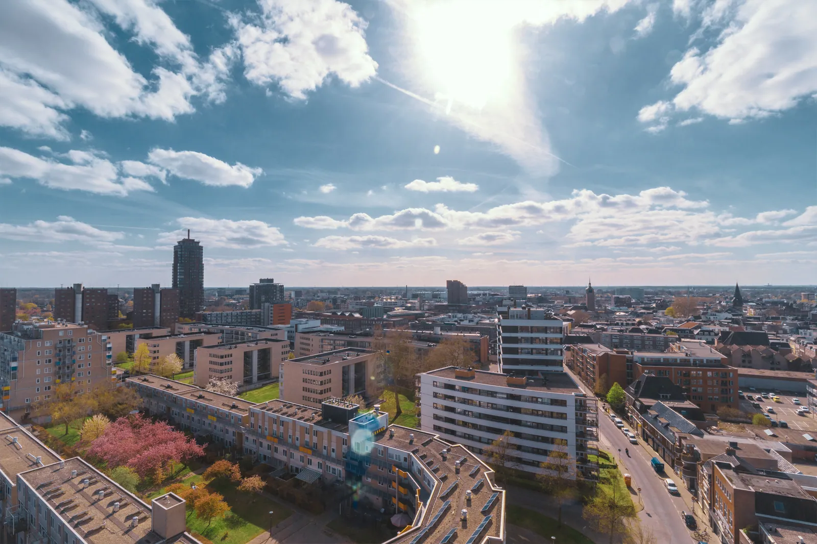 De skyline van Enschede in de zomer.