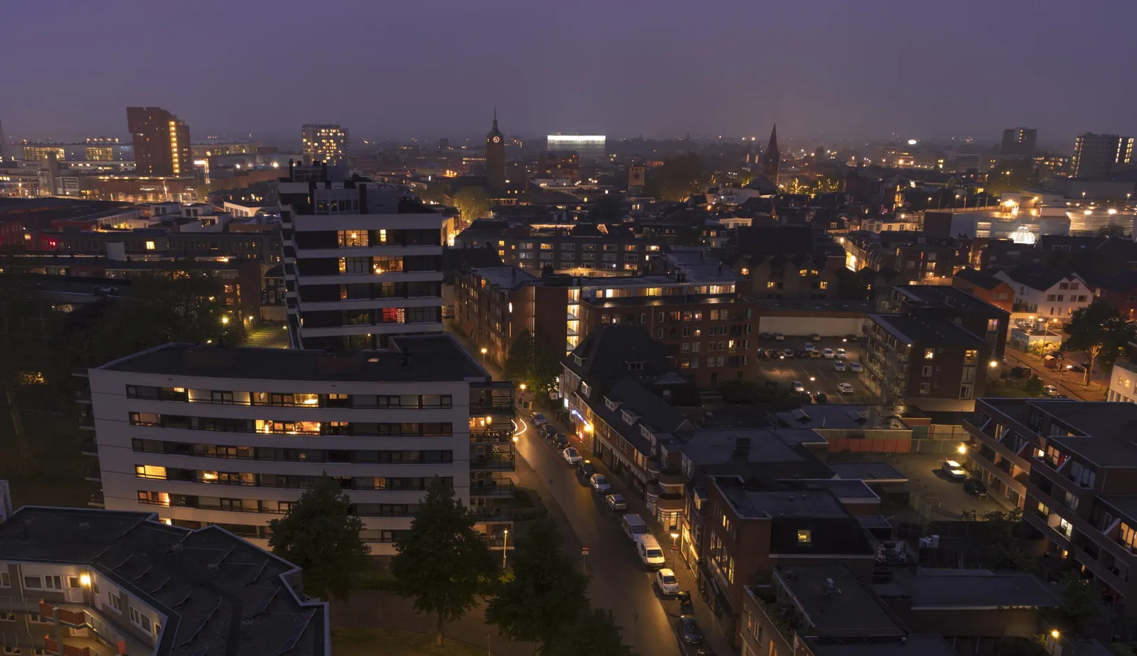 Enschede in de nacht.