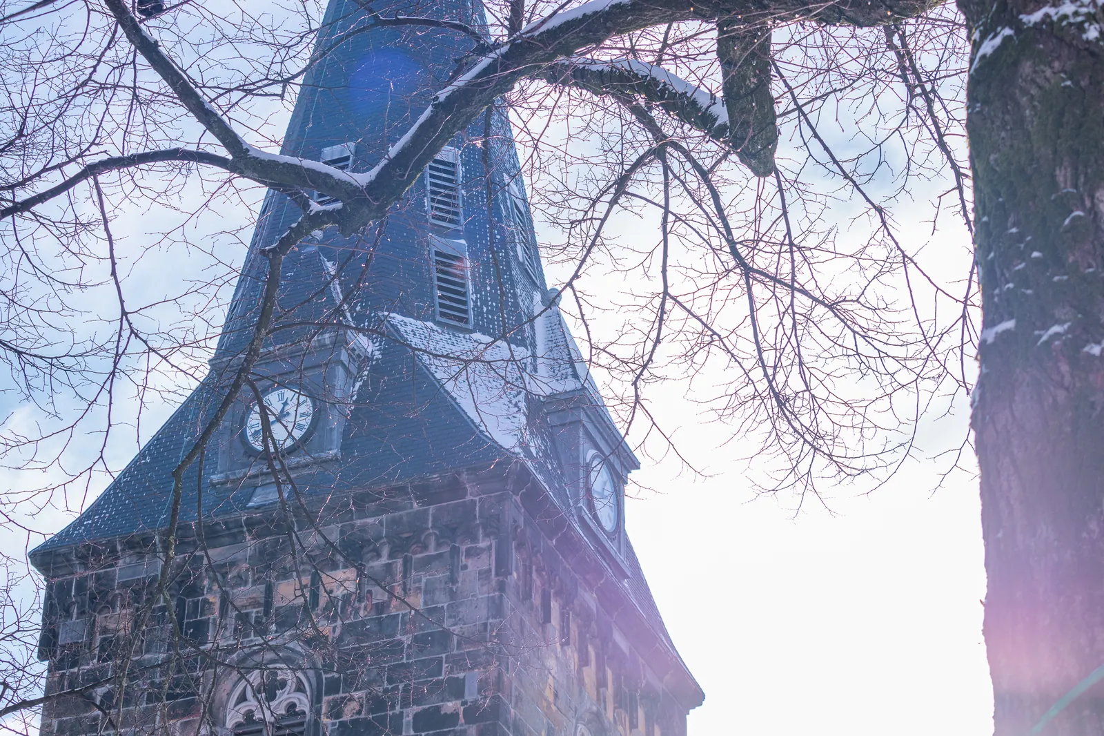 De kerk op de Oude Markt in Enschede in de winter